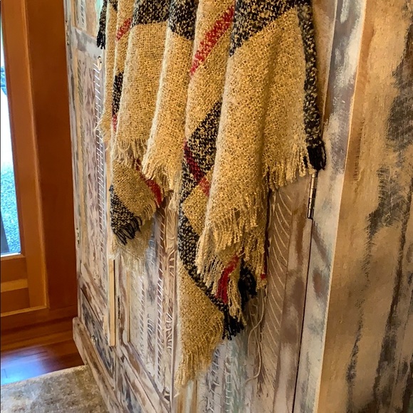 WD.NY Fringe Poncho - Picture 12 of 12